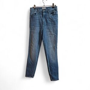 Gently used pair of Cello jeans! Size 5, in great condition.